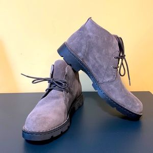 Born suede lug sole Banni bootie, 10